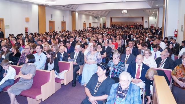 Elder Nelson addresses members in Barcelona