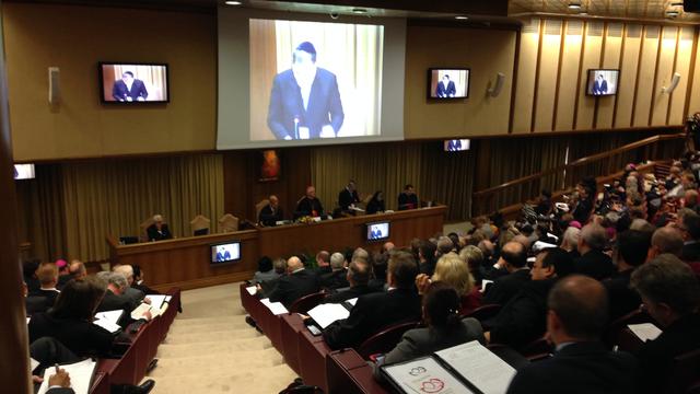 Capi religiosi, studiosi e rappresentanti di varie fedi si ritrovano in Vaticano per una conferenza sul matrimonio.