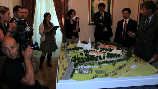 Il progetto viene presentato ai giornalisti e alle autorità dal Presidente del Palo di Roma, Massimo De Feo, e dall'Arch. Roberto Santori, direttore dei lavori