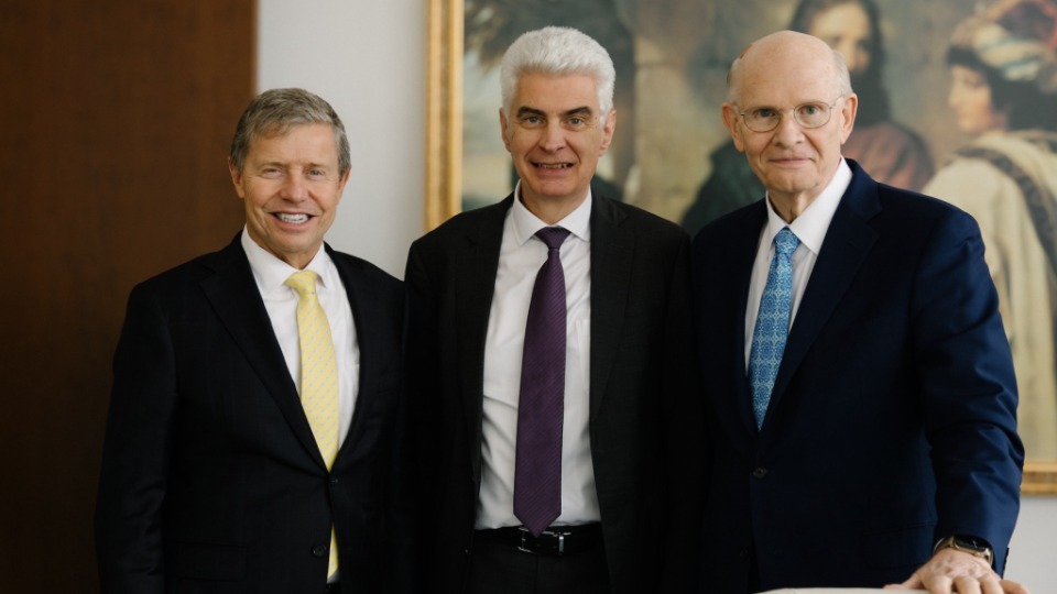 Messaggi di pace e determinazione risuonano da Bucarest a Barcellona